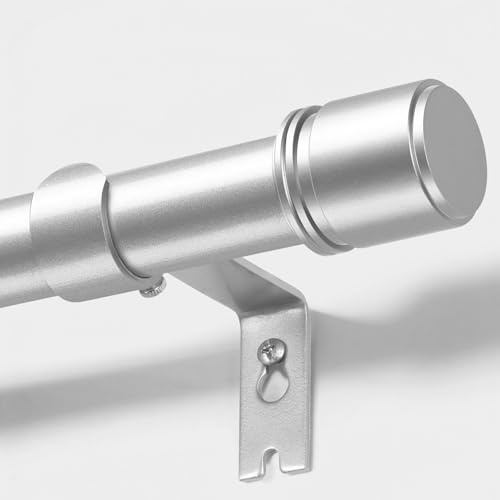 HOTOZON Gardinenstange Silber, 80-305 cm Vorhangstange Ausziehbar, 25 mm Durchmesser, Gardinenstange Verstellbar Metall, mit Kappenknäufen, Halterungen, Vorhang Stange für Fenster, Schlafzimmer