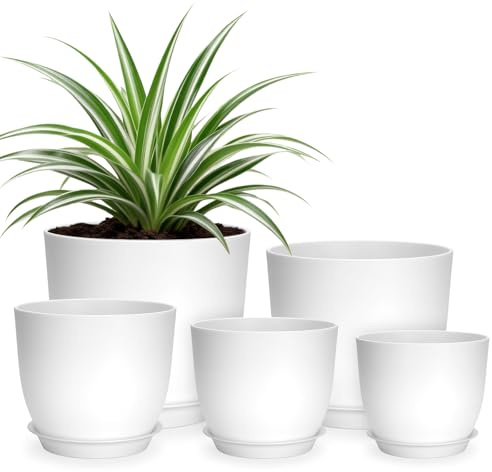 KINGLAKE 5 Pack Plant Pots Indoor, 17.8/16/14/12.5/11.5cm Multi Size Modern Matte Plastic Flower Pots Set with Saucers and Drainage Holes for House Plants, Succulents, Herbs (White)