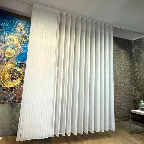 Fertiggardine aus hochwertigem Polyester in Naturweiß mit elegantem, automatischem Wellenband, halbtransparent und lichtdurchlässig mit leicht glänzender strukturierter Oberfläche und Effektgarn Optik