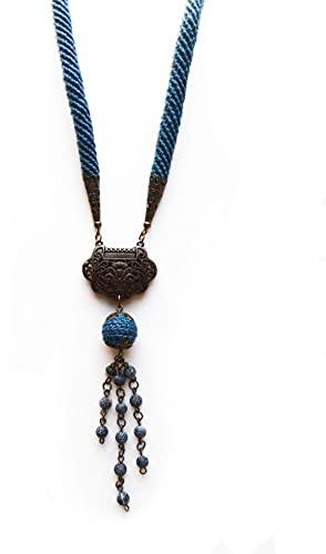 collana boho all'uncinetto con ciondolo etnico e nappina di agata