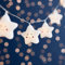 Lights4fun 20er LED Sternen Lichterkette Kinderzimmer Deko strombetrieben Lichterkette innen mit Stecker Stern Lichterkette Kinderzimmer Lichterkette mit Stern Figuren Leuchtsterne Kinderzimmer