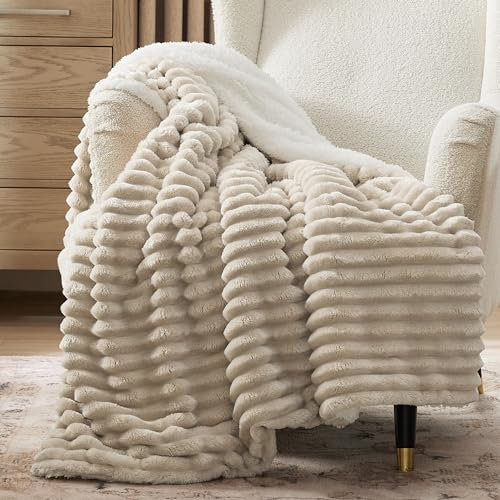 BEDSURE Manta de Sherpa Beige - Manta Cálida y Gruesa de Peluche Suave, Manta para Sofá y Cama, Manta para el Salón, 150x200 cm XL Mantas para el Hogar y para Acurrucarse