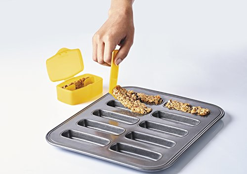 mastrad - Kit de Barres de céréales - Moule 10 cavités + tasseur avec Une Languette + 2 boîtes de Transport + Recette - Anti-adhésif - Pratique & Sain - Homemade, Gris
