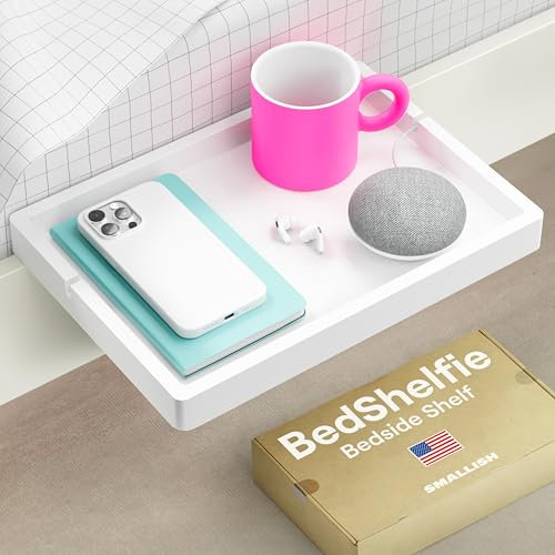 BedShelfie Bettseitiges Nachttischregal für Etagen- & oberes Bett, Studentenwohnheim Essentials, Hochbett-Nachttisch, schwebendes Bettablage-Tablett, Wohnheim-Deko von Smallish - Flexfit Modell, Weiß