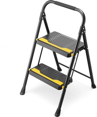 URACKIFY Escabeau 2 marches Pliable 150kg Charge maximale,Echelle Verrouillage, pédales Larges accoudoirs escabeau escamotable légères pour la Maison, Cuisine, Placard et Bureau,Noir