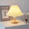 Martll Nachttischlampe Tischlampe Holz, E27 Fassung, Tischleuchte mit Plissierter Lampenschirm für Modern Deko Schlafzimmer, Wohnzimmer, Nachttisch, Ohne Leuchtmittel (Weiß)