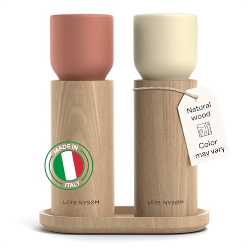 LARS NYSØM Moulin Sel et Poivre Manuel en Bois avec Plateau – Broyeurs Réglables en Céramique – Moulins Poivre Èlégant set en Hêtre pour Cuisine ou Table à manger (Red/Beige)