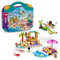 LEGO Friends Kreativer Reisekoffer, Bauspielzeug, BAU- und Spielset für Rollenspiele, Geschenk für Mädchen ab 5 Jahren, 2 Minifiguren der Charaktere, Tierfiguren, 1 Hund und 1 Delfin 42672