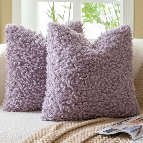 Mandioo Set of 2 Light Purple Faux Fur Cushion Covers 45x45 cm 18x18 inch Boucle Decorative Sherpa Throw Pillow Covers Thick Fuzzy Fleece Pillowcases for Sofa Couch Bed Living Room