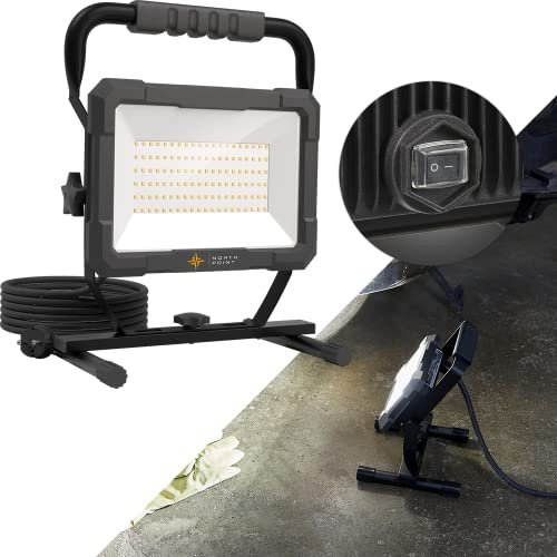 Northpoint LED Blackline byggstrålkastare arbetsstrålkastare strålkastare 100 W effekt 8 000 lumen ljusflöde stabil stativ AN/AUS strömbrytare och 3 m matningskabel