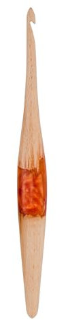 Ommi Stromlinienförmige Häkelnadel mit ergonomisch geformten Griff | Handgefertigte Häkelnadel, 17,8 cm Länge, Stricknadel, Kunsthandwerk | Tolles Geschenk! (Steam Beech Wood & Orange Resin, 5.5 mm)