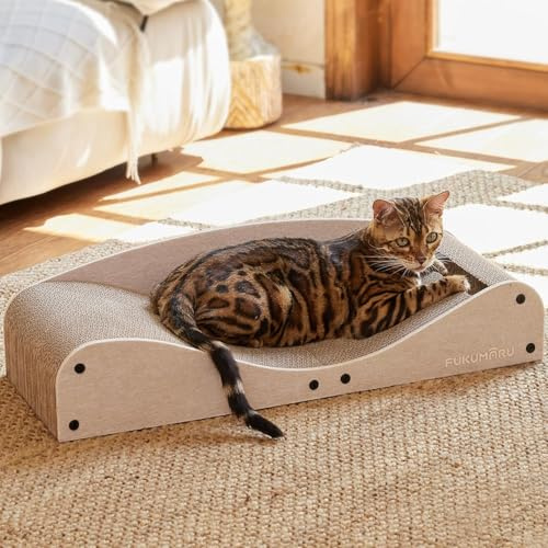 FUKUMARU Lettino Tiragraffi per Gatti in Cartone, Cuccia Tiragraffi Extra Lungo 74 cm, Divano per Gatti con Cuscino in Feltro Naturale, Graffiatoio Orizzontale con Pallina Giocattolo, Cammello