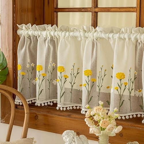 Devola Scheibengardine Blumen Bestickt – Kurzgardine mit Pompons Bistrogardine Halbtransparent, Landhausstil Fensterdeko Gardine für Küche, Bad, Wohnzimmer HxB 45x90cm Cremefarbe 1 Stück