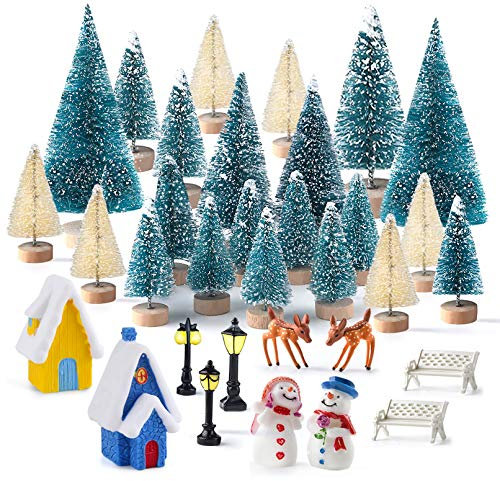 PLULON 33St Mini Weihnachten Dorfzubehör, Weihnachten Bäume Flasche Bürste Bäume mit Miniatur Ornamente Schneemann, Garten Straße Lampen, Hirsch für Winter Urlaub Dorf Dekorationenervo