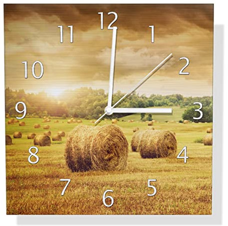 Wallario Design Wanduhr Strohballen auf dem Feld bei Sonnenuntergang aus Aluverbund, Alu-Uhr Größe 30 x 30 cm, weiße Zeiger mit Metalloptik