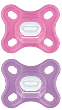 MAM MAM Lot de 2 tétines confortables de 0 à 3 mois en 100% silicone avec design unique, kit d'accessoires pour bébé doux et léger avec porte-tétine stérilisateur, rose/violet