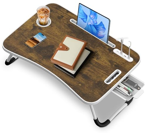 Soontrans Tavolino da Letto 60x40x28 cm, Vassoio da Letto con Cassetto, Supporto per Tablet, Portabicchiere, Maniglia, Pieghevole, Tavolo da Letto per Letto, Divano, Pavimento(Marrone Scuro)