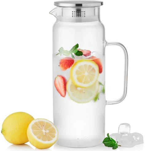 MESNEY Carafe Eau 1,5 L avec Couvercle et Bec Verseur, Pichet en Verre Borosilicate Résistant à la Chaleur, Compact pour Porte de Réfrigérateur, Idéal pour Thé ou Boissons Froides