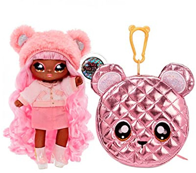 Na! Na! Na! Surprise Muñeca de moda 2 en 1 y Bolso Metálico Serie Glam - Coleccionable - Muñeca con pelo rosa y bolso rosa en forma de osito - Cali Grizzly, 575351EUCALT