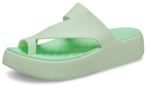 Crocs Damen Getaway Plateau-Sandalen mit Zehenschlaufe, grün, 37/38 EU