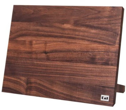 KAI blocco portacoltelli magnetico da appoggio in noce - Legno premium - Spazio per 6-8 coltelli - Dimensioni 34 x 14 x 26,5 cm - Supporto magnetico per coltelli