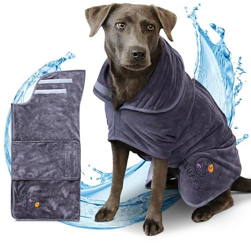 CLUFFY Premium Hundebademantel [Extrem saugfähig] Hundebekleidung & Zubehör aus softem Material. Version mit verbessertem Klettverschluss - Bademantel Hund perfekt für den Sommer (M)