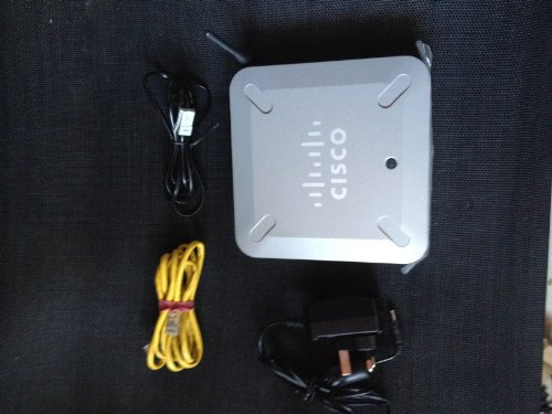 Cisco SRP521W WiFi Ethernet Blue - Router (10,100 Mbit/s, 10/100Base-T(X), 802.11b, 802.11g, 802.11n, Ethernet (RJ-45), 2.0, IEEE 802.11i, IEEE 802.3)