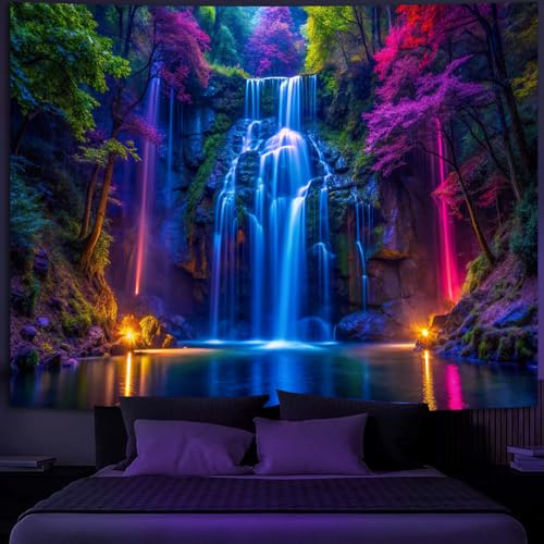 Simpkeely Arazzo a cascata con luce UV – Foresta al neon fosforescente – Arazzo da parete – Paesaggio naturale vibrante – Meraviglioso per camera da letto e soggiorno – 150