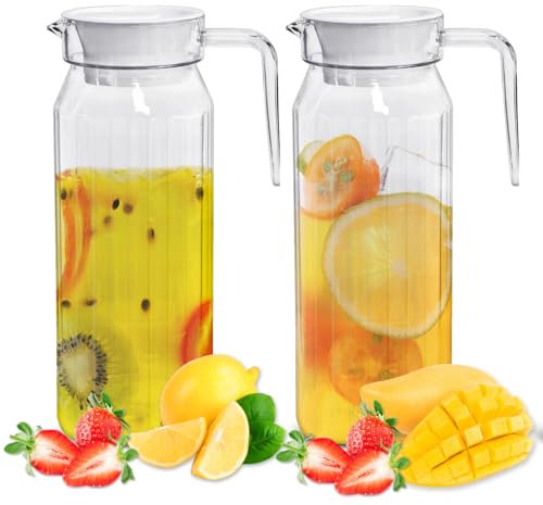 Aleker Lot de 2 carafes à eau avec couvercle, 1,1 l en plastique avec couvercle, pichet pour réfrigérateur, carafe à jus rayée transparente, carafe de porte de réfrigérateur avec couvercle et poignée,