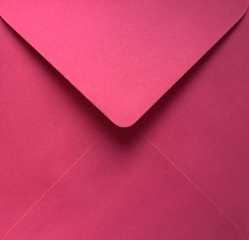 Förpackning med 25 kuvert 6 tum x 6 tum fuchsia rosa färg. Fyrkantig 155 mm x 155 mm gummi lämplig för gratulationskort, födelsedag, jul, kommersiellt, inbjudningar och daglig användning.