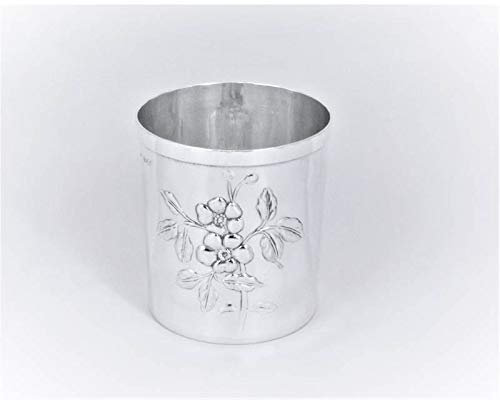 De Santis Silver 800 digestive glass with hand beaten floral capture, height 5 cm, ø 45 mm. Weight 30 gr.