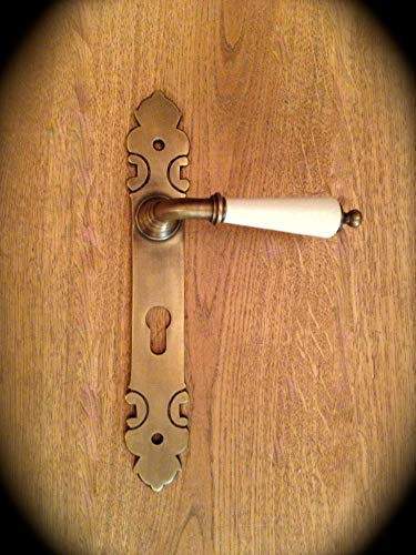 Antikas - Ferrures de porte en laiton brossé, poignée en céramique blanc vieilli + plaque longue pour porte d'entrée.