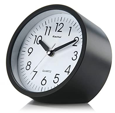 Eachui Wecker Analog Ohne Ticken mit Schlummerfunktion, Nachtlicht, Batteriebetrieben, Geräuschlos, Einfache Bedienung (Schwarz)