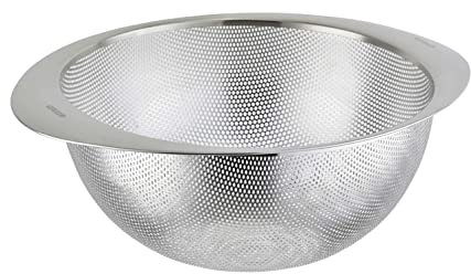 MEISTERKOCH Sieb 26 cm aus Edelstahl in silberfarben, Nudelsieb für Pasta, Abtropfsieb für Obst, Reis und Gemüse, Seiher, rostfrei, spülmaschinenfest