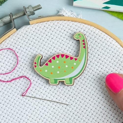 Hawthorn Handmade Aguja Minder para punto de cruz y bordado,Soporte magnético para agujas,Ayuda a todos los costadores a mantener la aguja segura,Diplodocus Needle Minder