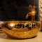 1 komplettes Set luxuriöser, handgefertigter Keramikwaschbecken in Gold mit goldenem Wasserhahn und Abfluss