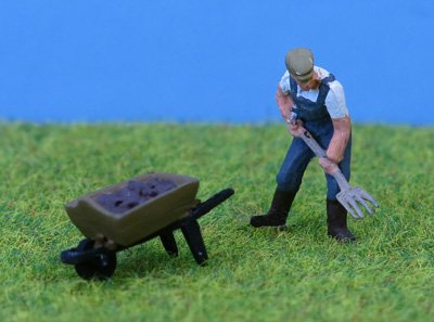 PD Marsh FARMER WITH PITCHFORK & BARROW OO GAUGE