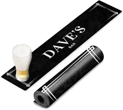 TheDogTagCo Tapis de bar personnalisé 830 x 200 mm - Antidérapant - Résistant aux éclaboussures - Décoration de pub - Inscription au Royaume-Uni - Bordure blanche
