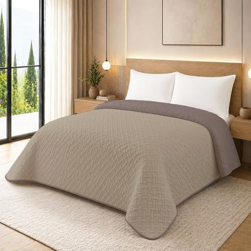 NARCISO - Trapunta Matrimoniale Primaverile con Trama Lavorata dal Design Classico, Trapuntino Ideale per la Mezza Stagione, Copriletto Matrimoniale Leggero (Sabbia/Fango)