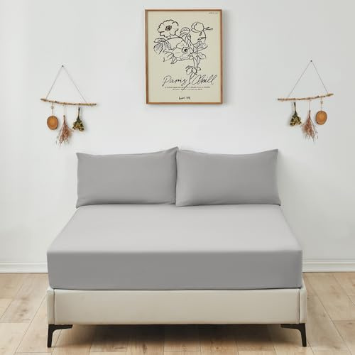 Small Double Fitted Sheet (30cm) - 4ft Ultra Soft Microfibre Bed Sheets, Breathable, Shrink and Fade Resistant, Easy Care for Small Double Beds (Small Double/4ft, Silver)