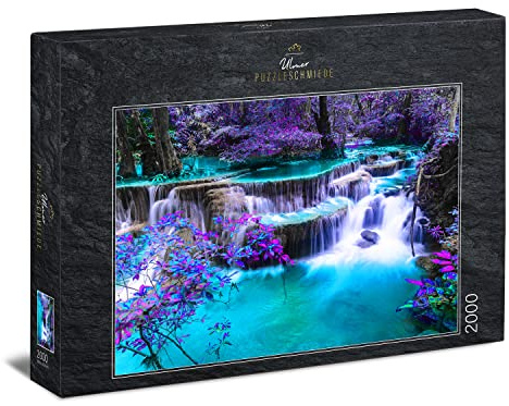 Ulmer Puzzleschmiede - Puzzle „Secret Place“ - 2000 Teile Puzzle – Puzzlemotiv eines nächtlichen Wasserfall mit mysthisch leuchtenden Farben an einem verborgenen Ort in Asien