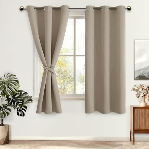 DWCN Gardin ogenomskinlig med öljetter 2 stycken, mörkläggningsgardiner, termogardin, gardiner, mörk termisk gardin, mörkläggning för vardagsrum, sovrum, taupe, 160 x 106 cm (H x B),