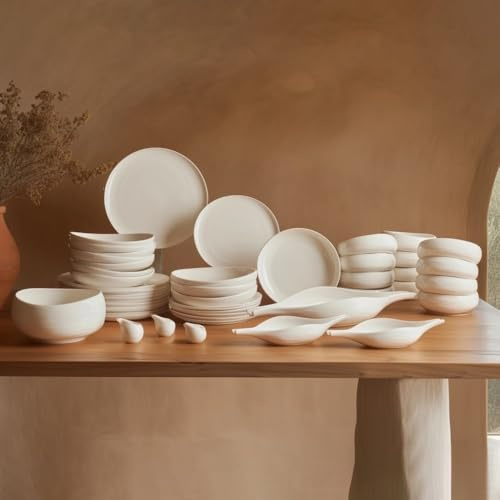 Karaca Earth Collection Clay 55-delat porslinsset för 12 personer, lergods, diskmaskins- och mikrovågsugnssäker, porslinsset för dagligt bruk och speciella tillfällen, vitt tallriksset