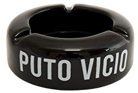 FISURA – Cenicero negro con mensaje “p*to vicio”. Ceniceros originales con frase graciosa. Fabricado en cerámica. Medidas: 10 x 10 x 4 centímetros.