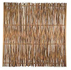 Haselnuss-Zaun als Flechtzaun mit seiltlichen Holz-Rahmen im Maß 180 x 180 cm (Breite x Höhe) aus der Serie der Haselnuss-Zäune mit braun gebeizten Holz-Rahmen aus Kiefer/Fichte