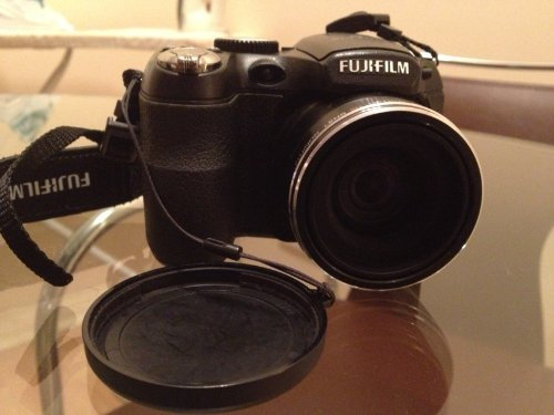 Fujifilm Finepix S1800 Digitalkamera (12 Megapixel, 18-fach opt.Zoom, 7,6 cm Display, Bildstabilisator) schwarz
