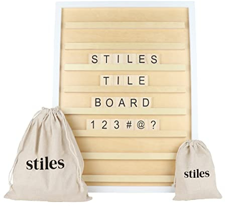 Stiles Juego de tablero de cartas, tablero de mensajes de madera con 122 letras y números para celebraciones, anuncios de bebé o hitos, 23.6 x 17.7 pulgadas, natural
