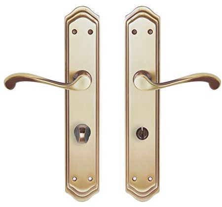 Juego de manivelas de latón fabricado en España. Color latón antiguo. Barnizado semi-brillo. Medida placa: 270x49 mm.