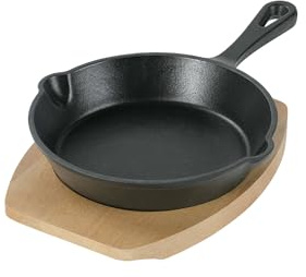 FREYERSBACHER Emaillierte Kleine Gusseisenpfanne 15 cm, Handgeschmiedete Emaille Pfanne mit zwei Schüttkerben, Mini Antihaft Pfanne für Backofen Induktion Holzbackofen Grill Feuerstelle, schwarz