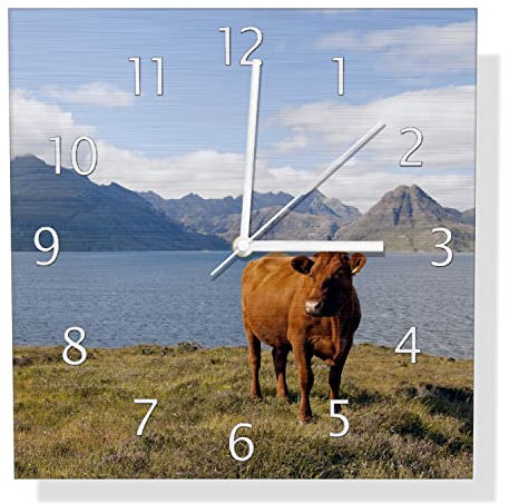 Wallario Design Wanduhr Kuh in den Bergen aus Aluverbund, Alu-Uhr Größe 30 x 30 cm, weiße Zeiger mit Metalloptik